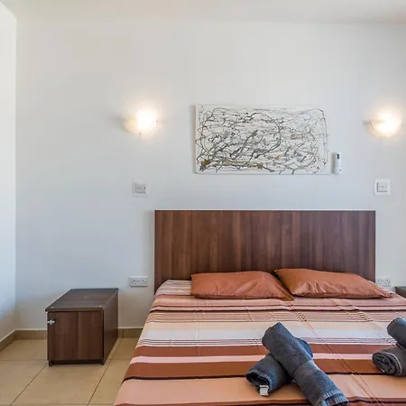 Seashells 2 Bedroom With Terrace, Just Off The Bugibba Promenade - By Getwaysmalta Apartment