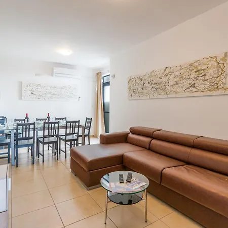 Apartment Seashells 2 Bedroom With Terrace, Just Off The Bugibba Promenade - By Getwaysmalta *