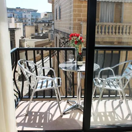 Seashells 2 Bedroom With Terrace, Just Off The Bugibba Promenade - By Getwaysmalta