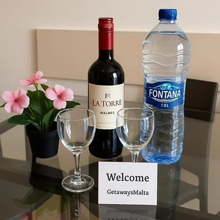 Seashells 2 Bedroom With Terrace, Just Off The Bugibba Promenade - By Getwaysmalta Apartmán *