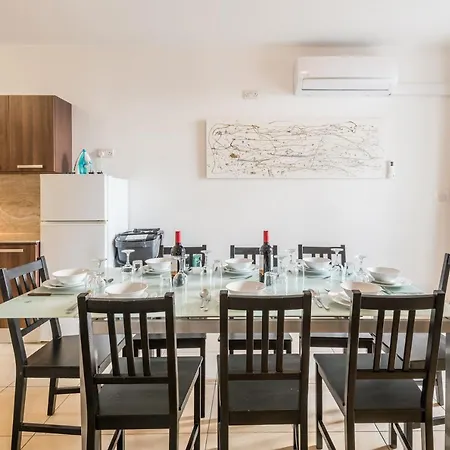 Seashells 2 Bedroom With Terrace, Just Off The Bugibba Promenade - By Getwaysmalta Apartament St Paul's Bay