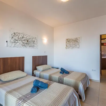 Apartment Seashells 2 Bedroom With Terrace, Just Off The Bugibba Promenade - By Getwaysmalta