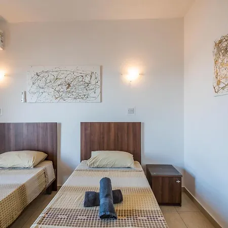 Seashells 2 Bedroom With Terrace, Just Off The Bugibba Promenade - By Getwaysmalta * St. Paul's Bay