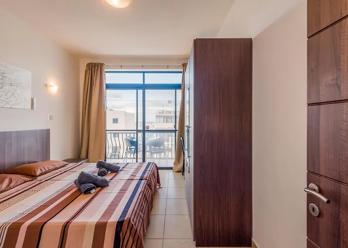 Apartament Seashells 2 Bedroom With Terrace, Just Off The Bugibba Promenade - By Getwaysmalta